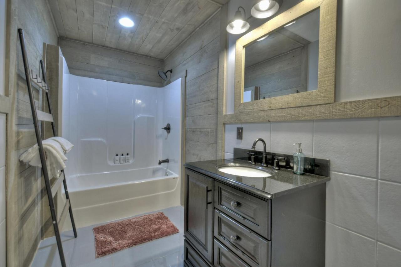 The Chariot - Creek Front With Hottub, Fire Pits, Billiards, Ev Charger - Sandalwood Stays ブルーリッジ山脈 エクステリア 写真