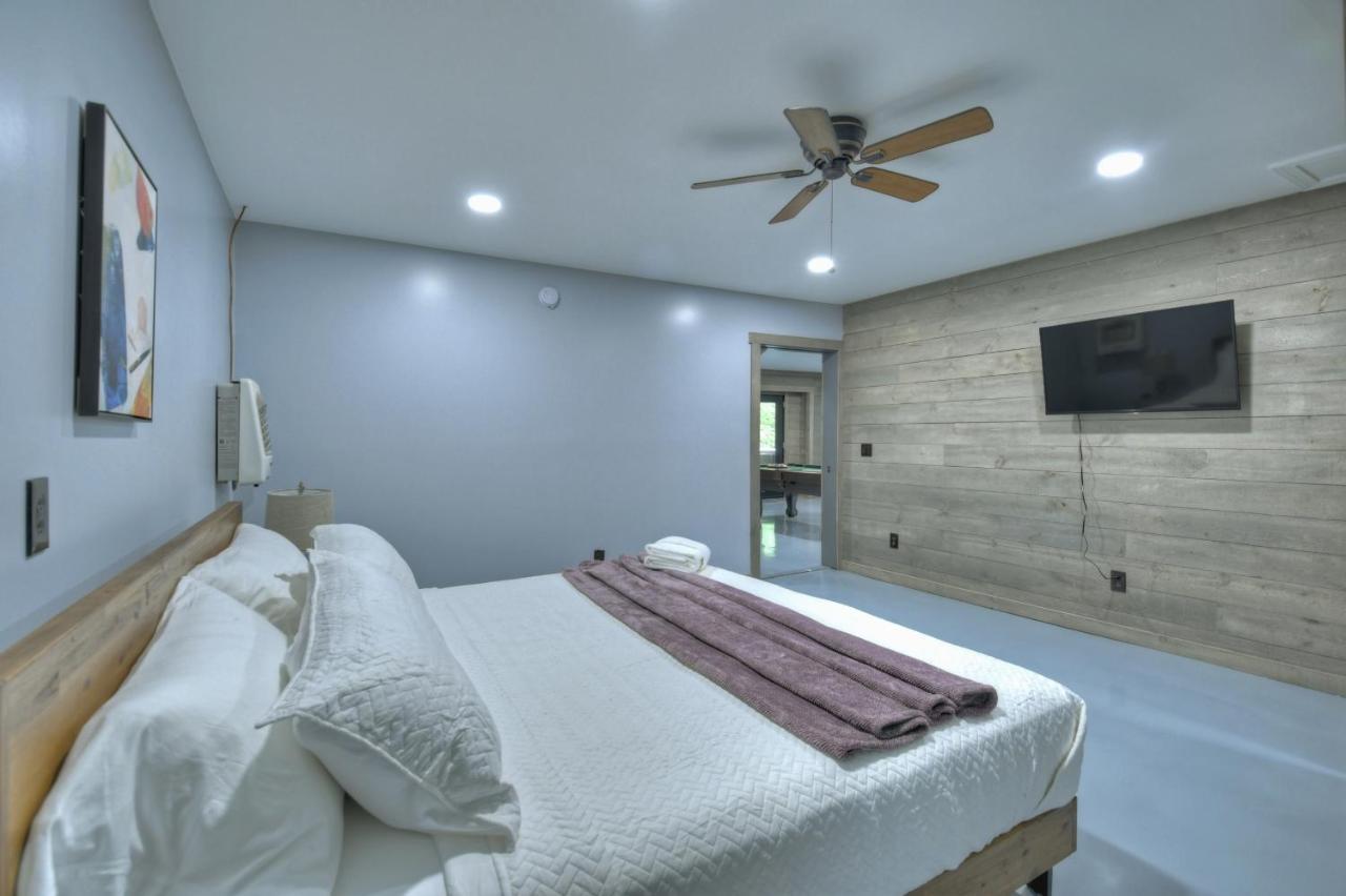 The Chariot - Creek Front With Hottub, Fire Pits, Billiards, Ev Charger - Sandalwood Stays ブルーリッジ山脈 エクステリア 写真