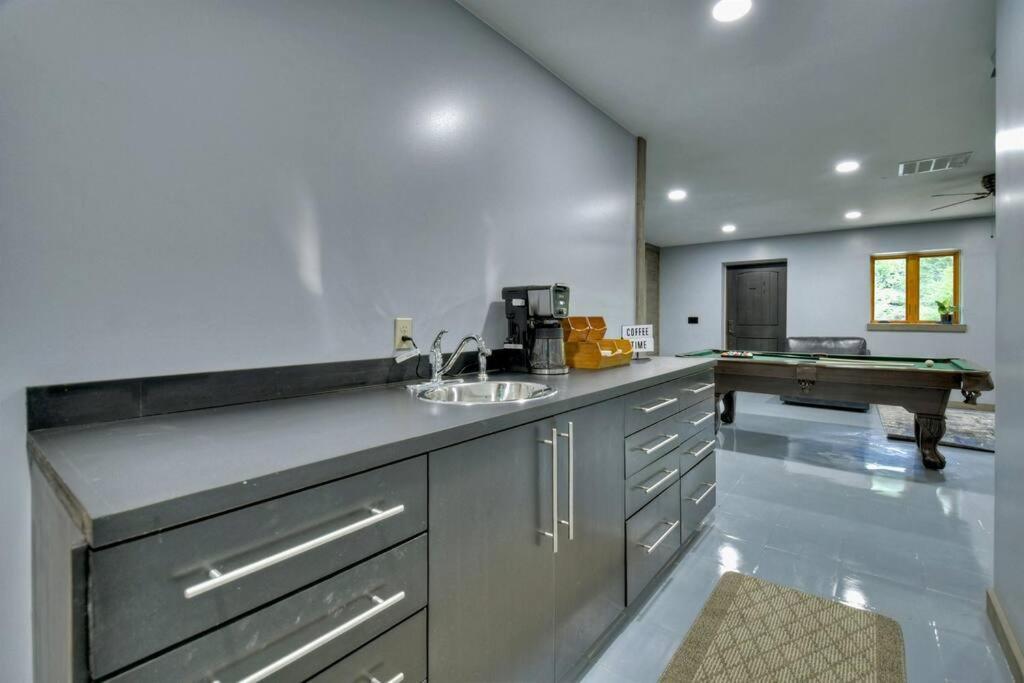 The Chariot - Creek Front With Hottub, Fire Pits, Billiards, Ev Charger - Sandalwood Stays ブルーリッジ山脈 エクステリア 写真