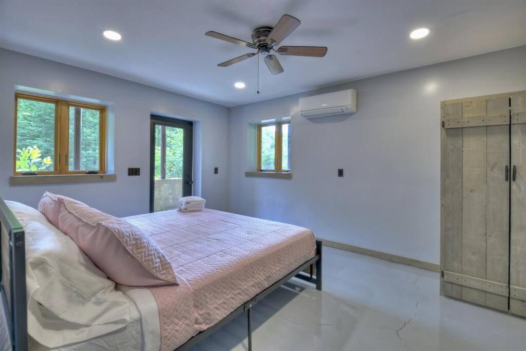 The Chariot - Creek Front With Hottub, Fire Pits, Billiards, Ev Charger - Sandalwood Stays ブルーリッジ山脈 エクステリア 写真