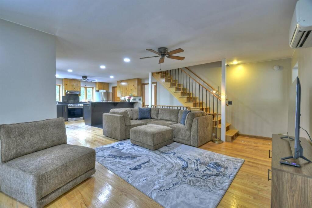 The Chariot - Creek Front With Hottub, Fire Pits, Billiards, Ev Charger - Sandalwood Stays ブルーリッジ山脈 エクステリア 写真