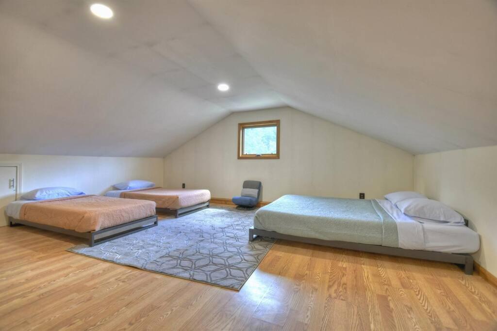 The Chariot - Creek Front With Hottub, Fire Pits, Billiards, Ev Charger - Sandalwood Stays ブルーリッジ山脈 エクステリア 写真
