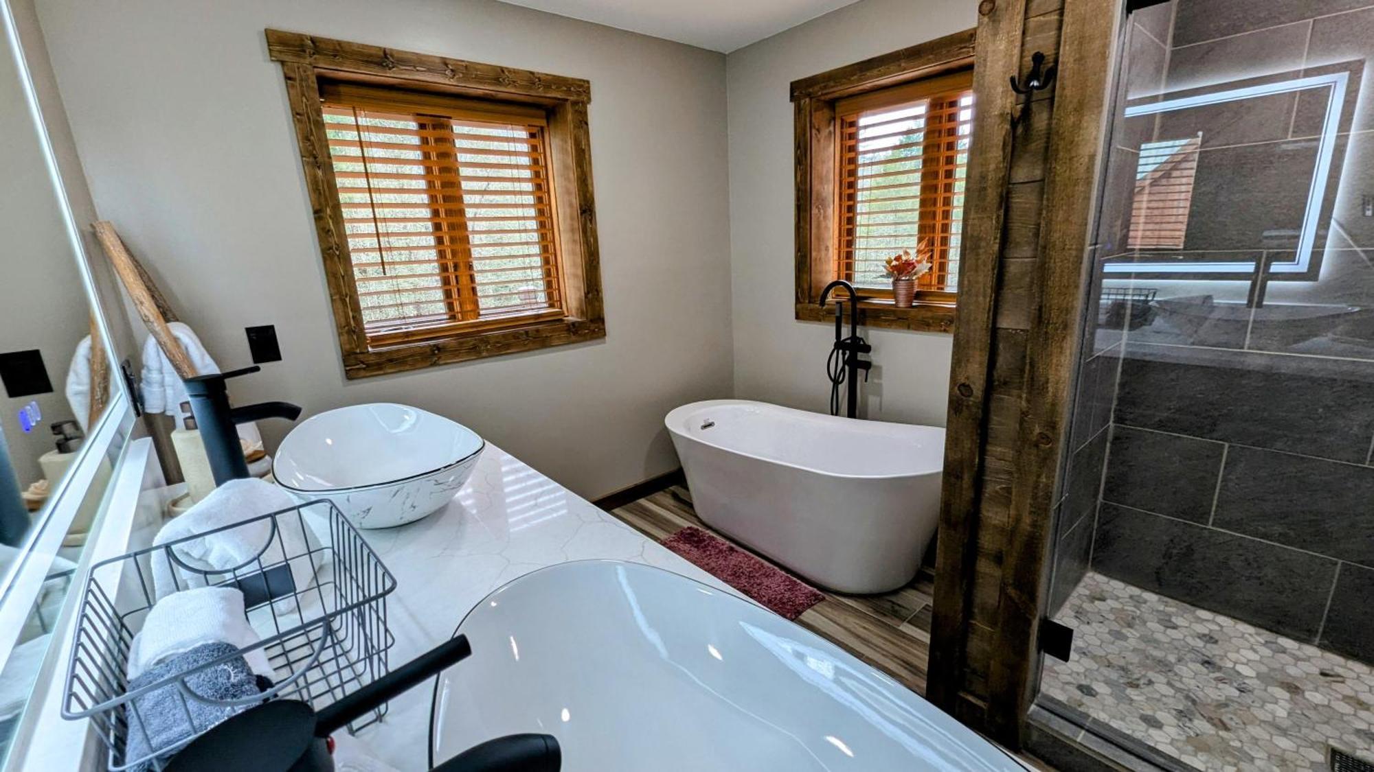 The Chariot - Creek Front With Hottub, Fire Pits, Billiards, Ev Charger - Sandalwood Stays ブルーリッジ山脈 エクステリア 写真